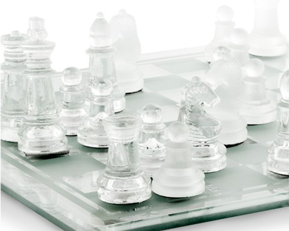 Jeu d’échecs en verre